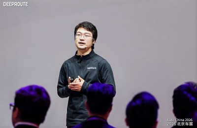 前DeepSeek成员、元戎首席科学家阮翀首次公开演讲：用基座模型重构智驾