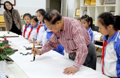 增强学生文化  深圳市福田区举办书画名家进校园活动